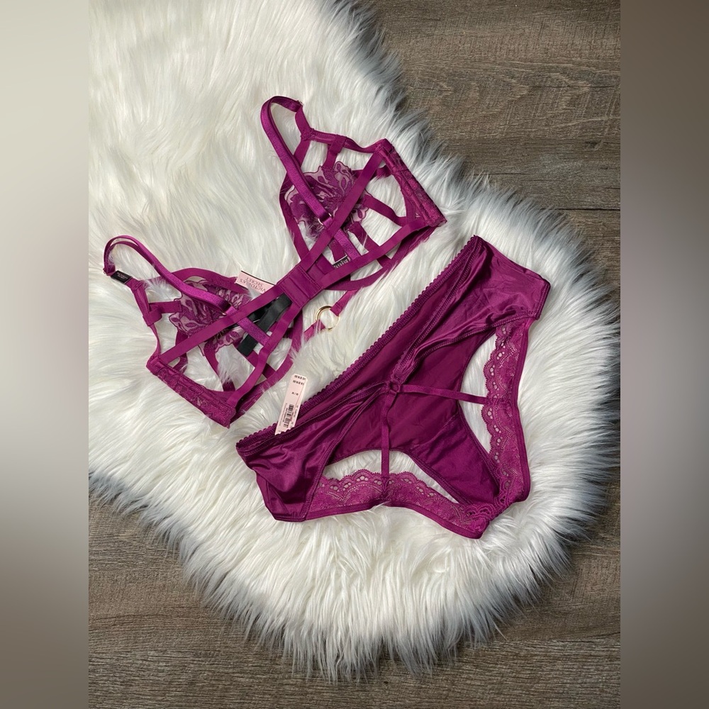 NWT Victoria’s Secret Cutout Bra and Matching Panties - Picture 2 of 7